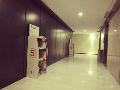 電梯口輻射企業用戶，便利貨架「果小7」如何布局樓宇生意